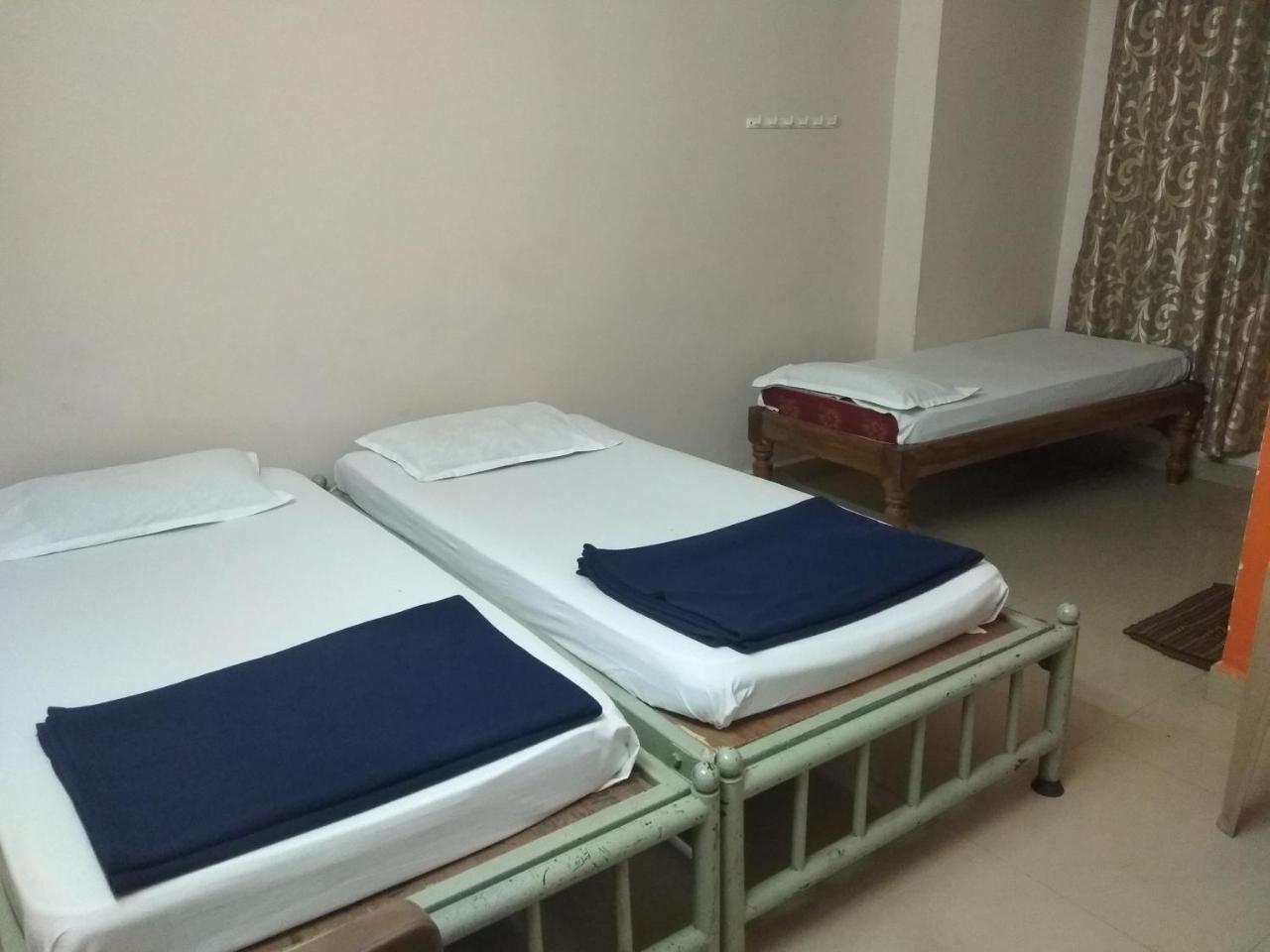 Apoorva Residency Hotell Bangalore Exteriör bild