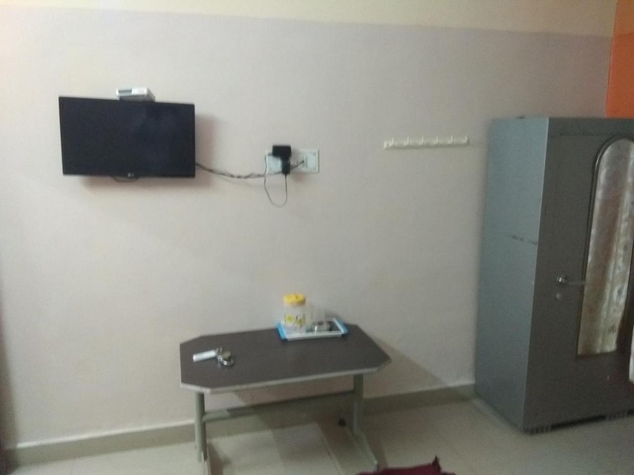 Apoorva Residency Hotell Bangalore Exteriör bild