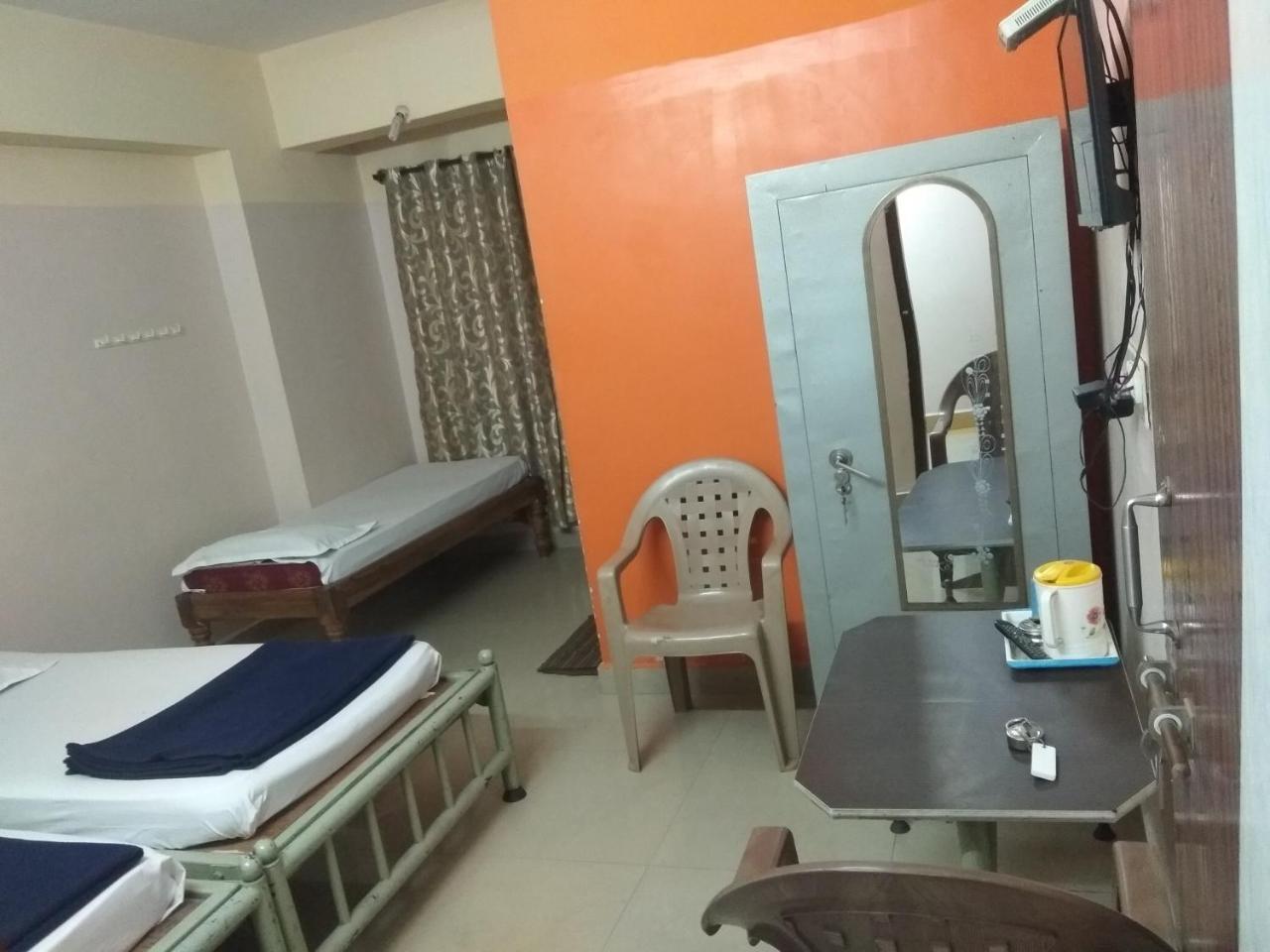 Apoorva Residency Hotell Bangalore Exteriör bild