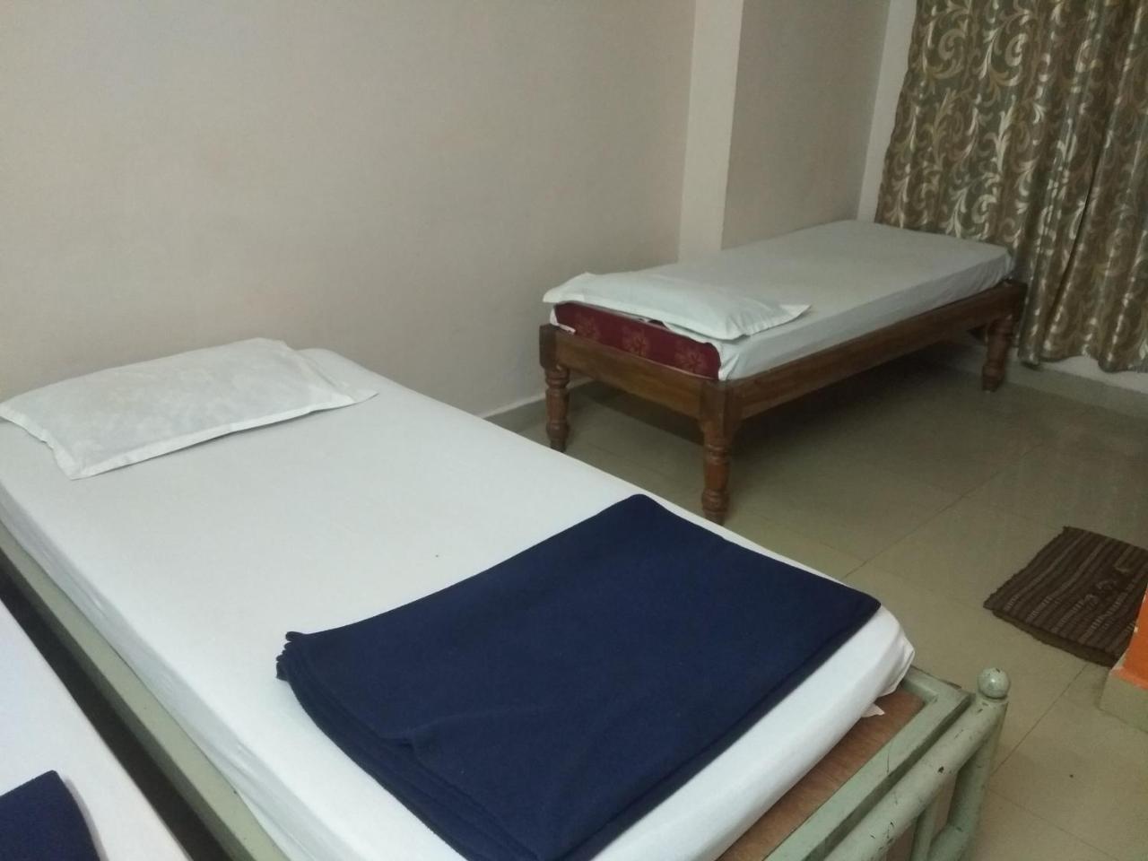 Apoorva Residency Hotell Bangalore Exteriör bild